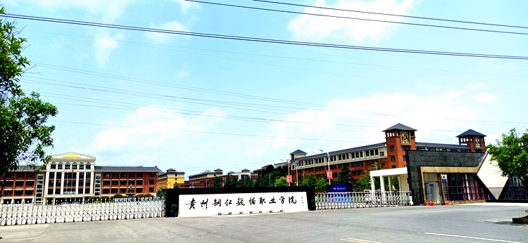 学院大门